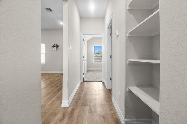 1208 E Henderson Road, Angleton, TX 77515