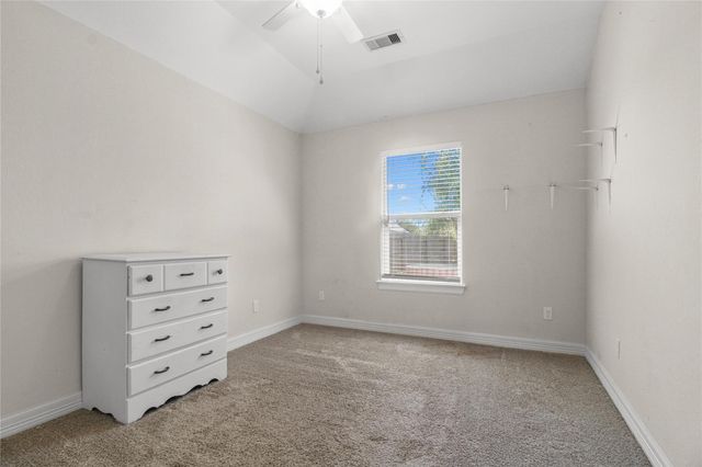 1208 E Henderson Road, Angleton, TX 77515