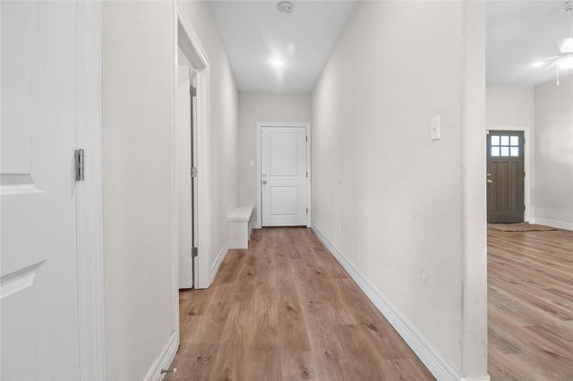 1208 E Henderson Road, Angleton, TX 77515