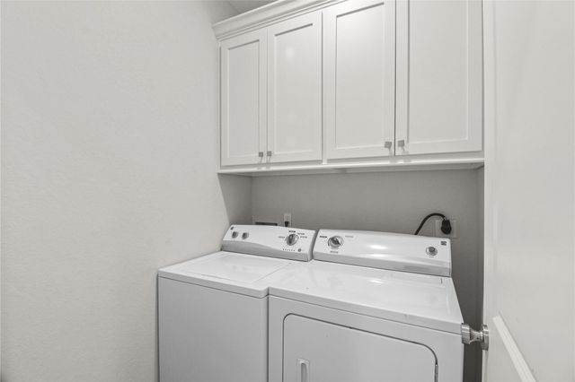 1208 E Henderson Road, Angleton, TX 77515