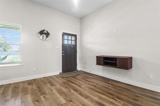 1208 E Henderson Road, Angleton, TX 77515