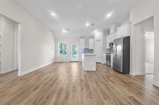 1208 E Henderson Road, Angleton, TX 77515