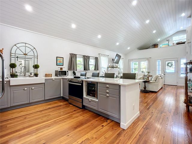 216 MURRAY STREET, New Smyrna Beach, FL 32168