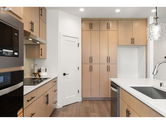 151 E AIREDALE Ave, La Center, WA 98629