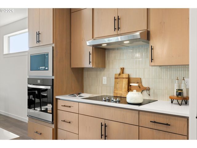 151 E AIREDALE Ave, La Center, WA 98629