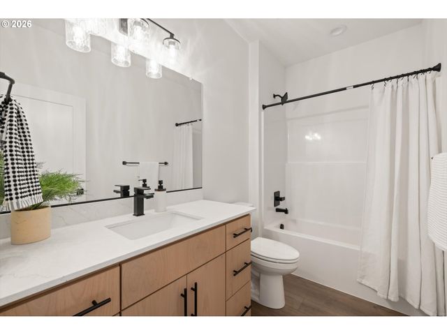 151 E AIREDALE Ave, La Center, WA 98629