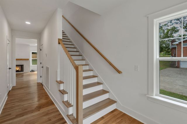 565 McMurray Dr, Nashville, TN 37211