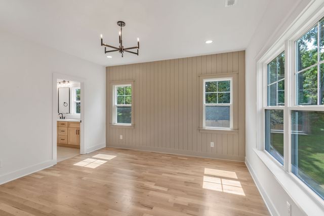 565 McMurray Dr, Nashville, TN 37211