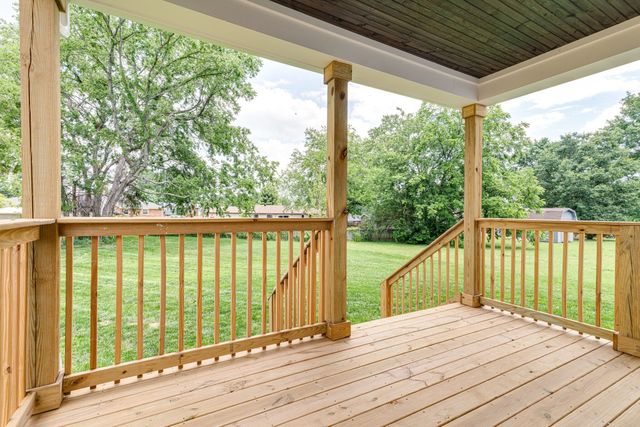 565 McMurray Dr, Nashville, TN 37211