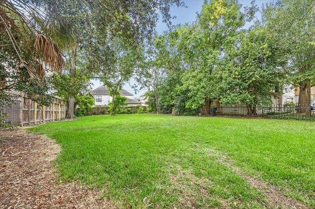 5357 Lampasas St, Houston, TX 77056