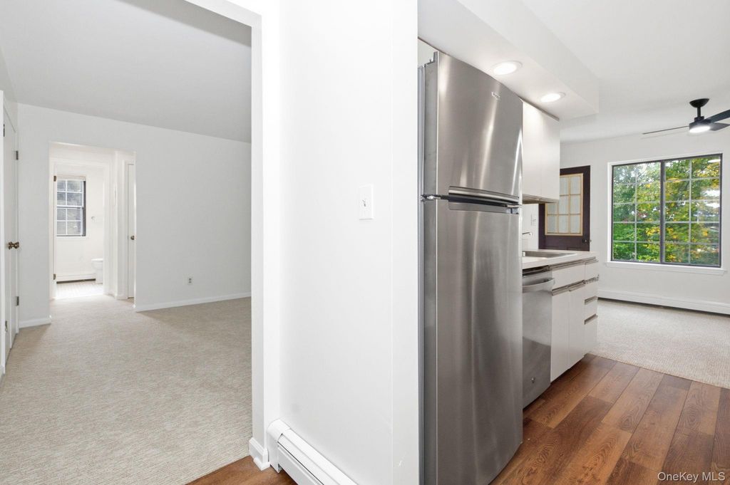 10 Foxwood Circle, Mount Kisco, NY 10549 — photo 2