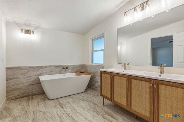 340 Red Hawk Drive, Dale, TX 78616