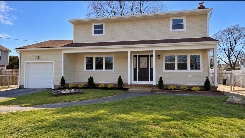 211 4th Avenue, West Babylon, NY 11704 — exterior