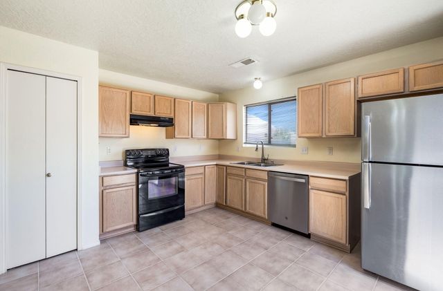 524 Medina Meadows Drive NE, Rio Rancho, NM 87144