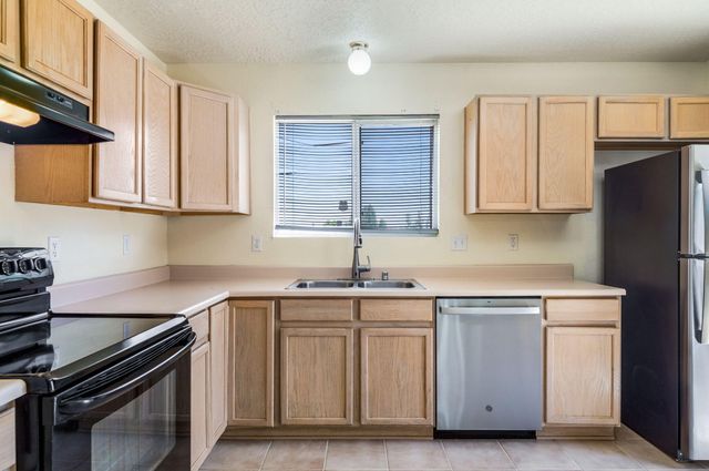 524 Medina Meadows Drive NE, Rio Rancho, NM 87144