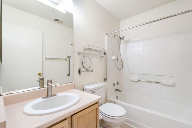 524 Medina Meadows Drive NE, Rio Rancho, NM 87144