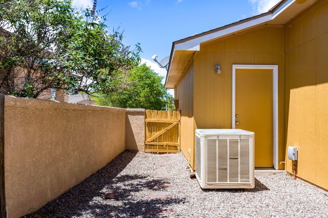 524 Medina Meadows Drive NE, Rio Rancho, NM 87144