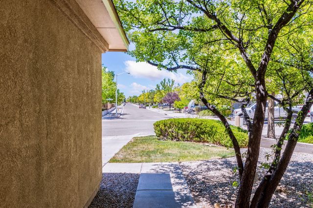 524 Medina Meadows Drive NE, Rio Rancho, NM 87144