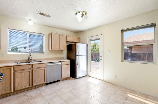 524 Medina Meadows Drive NE, Rio Rancho, NM 87144
