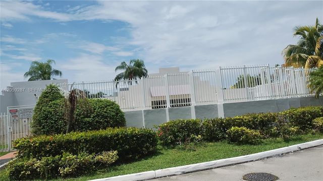 10395 SW 154th Cir Ct 104, Miami, FL 33196