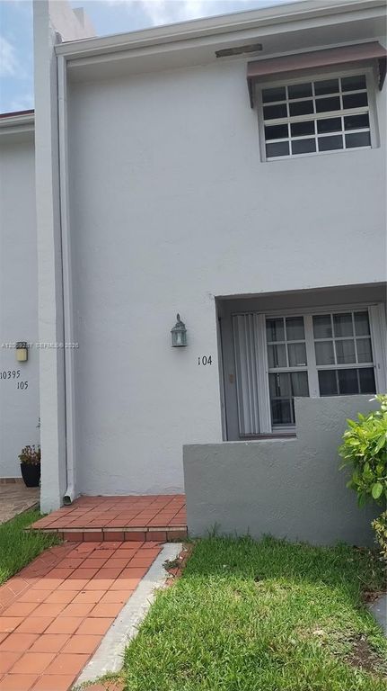 10395 SW 154th Cir Ct 104, Miami, FL 33196