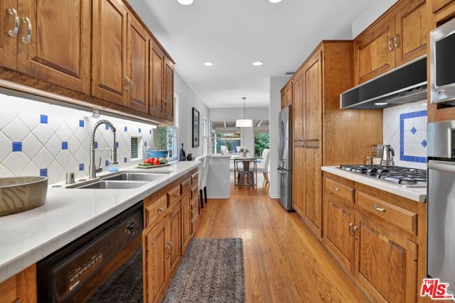 5844 Murietta Avenue, Los Angeles, CA 91401