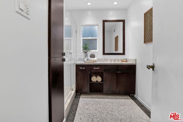 5844 Murietta Avenue, Los Angeles, CA 91401