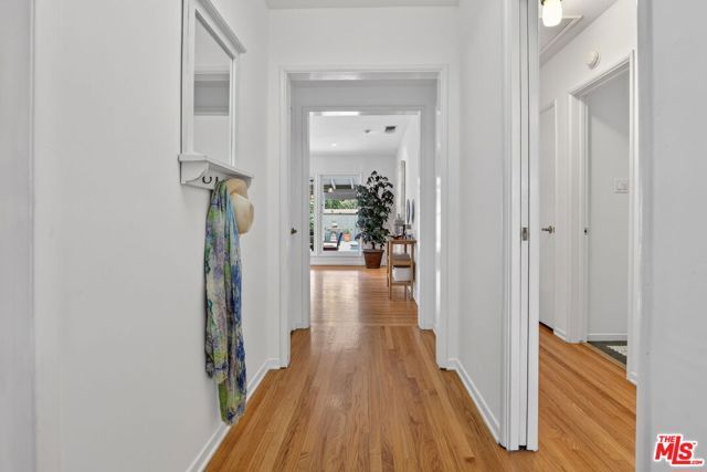 5844 Murietta Avenue, Los Angeles, CA 91401