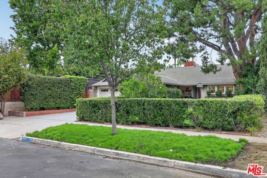 5844 Murietta Avenue, Los Angeles, CA 91401
