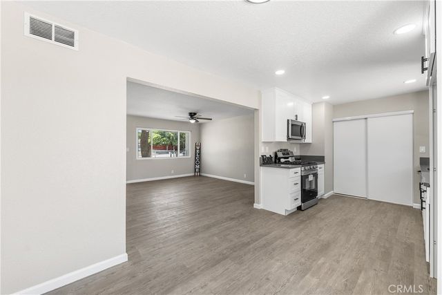 15992 Lawrence Drive, Mojave, CA 93501