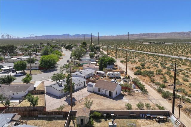 15992 Lawrence Drive, Mojave, CA 93501