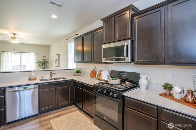 19107 Lipoma Avenue E, Puyallup, WA 98374