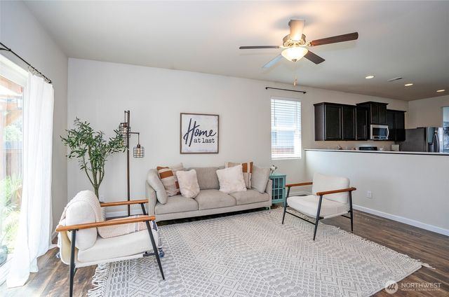 19107 Lipoma Avenue E, Puyallup, WA 98374