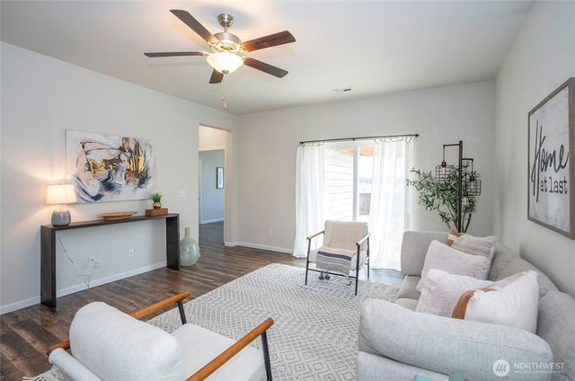 19107 Lipoma Avenue E, Puyallup, WA 98374