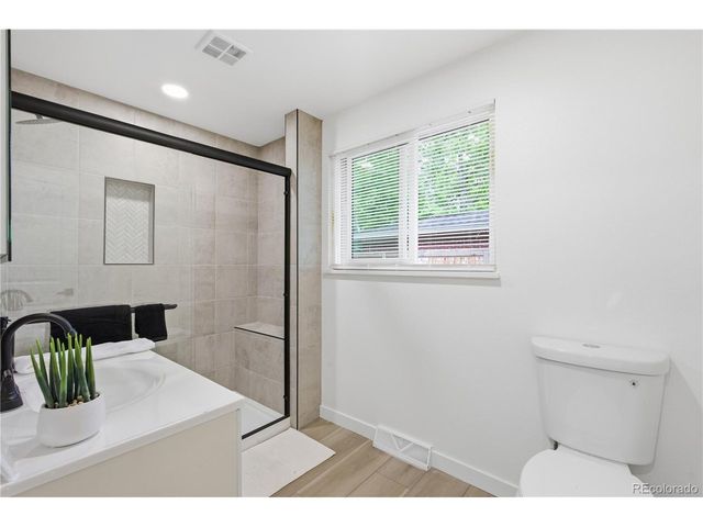 6033 Hoyt Ct, Arvada, CO 80004