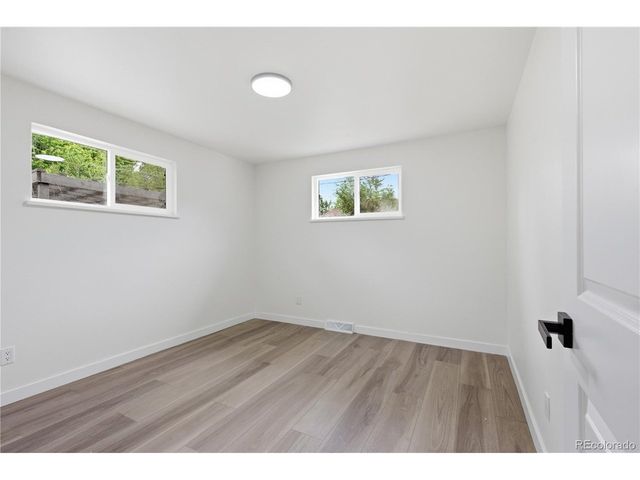 6033 Hoyt Ct, Arvada, CO 80004