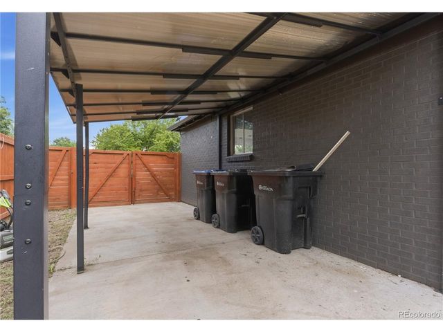 6033 Hoyt Ct, Arvada, CO 80004