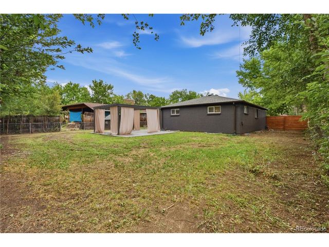6033 Hoyt Ct, Arvada, CO 80004
