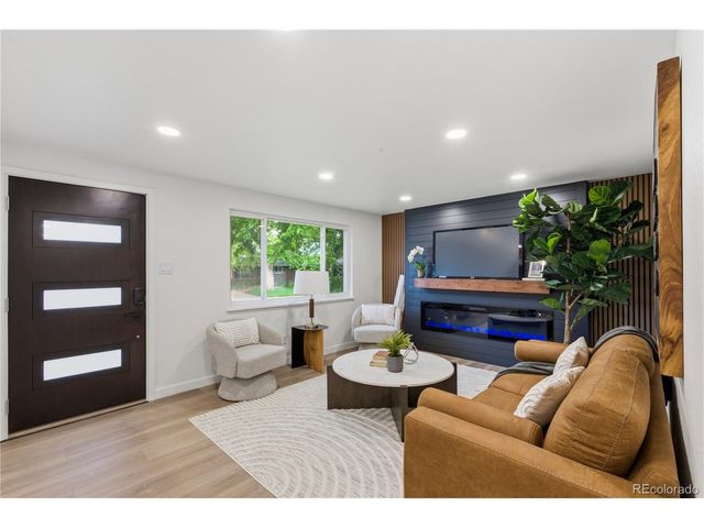6033 Hoyt Ct, Arvada, CO 80004