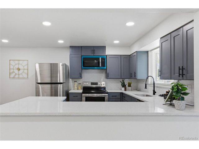 6033 Hoyt Ct, Arvada, CO 80004