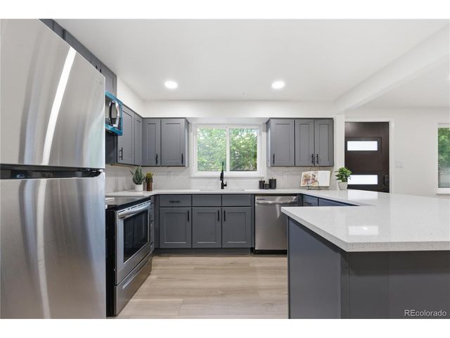6033 Hoyt Ct, Arvada, CO 80004