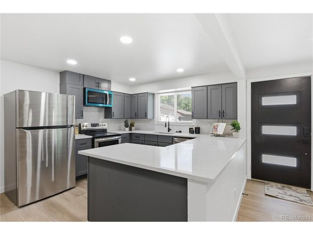6033 Hoyt Ct, Arvada, CO 80004