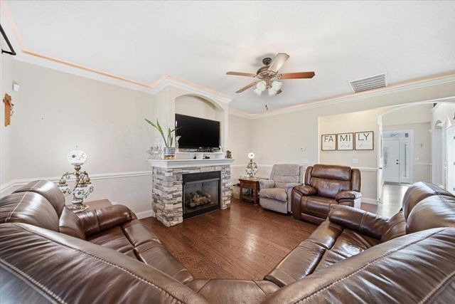 213 Creekside Farms Way, Duncan, SC 29334