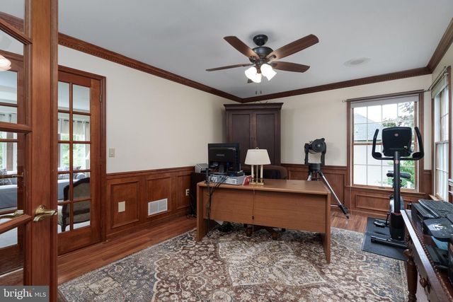 17 SHY CREEK RD, Pittstown, NJ 08867