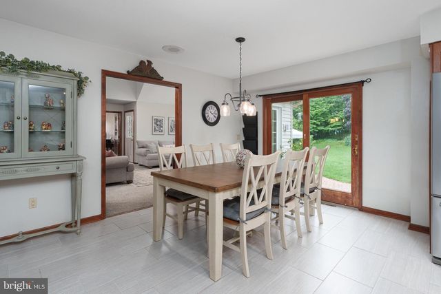 17 SHY CREEK RD, Pittstown, NJ 08867