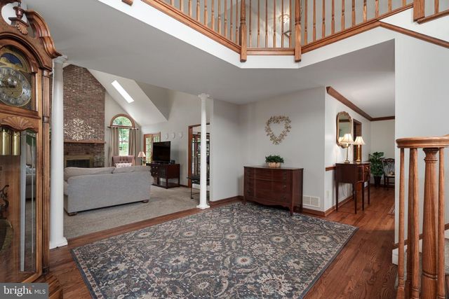 17 SHY CREEK RD, Pittstown, NJ 08867