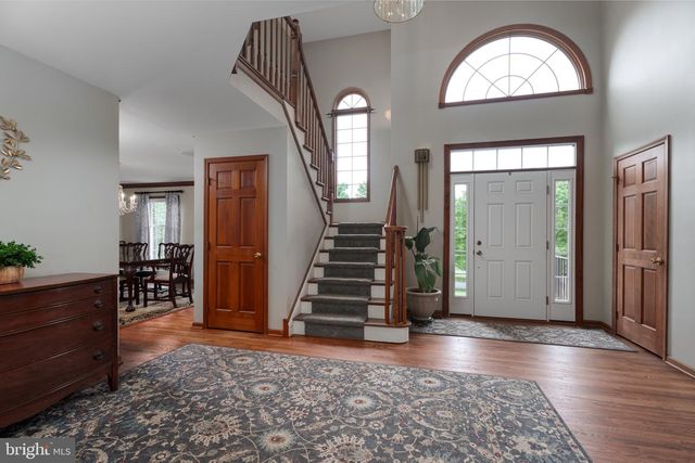 17 SHY CREEK RD, Pittstown, NJ 08867