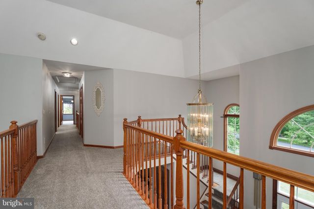 17 SHY CREEK RD, Pittstown, NJ 08867