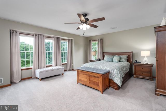 17 SHY CREEK RD, Pittstown, NJ 08867