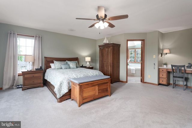 17 SHY CREEK RD, Pittstown, NJ 08867